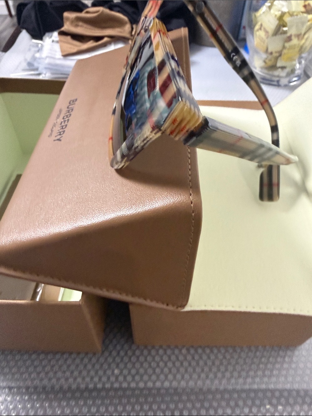 Burberry Tan/Brown Branded Gift Box new without tags. Full set - Picture 5 of 7